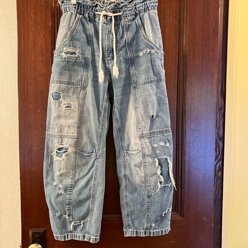 (SOLD) Free People distressed cropped jeans, sz S